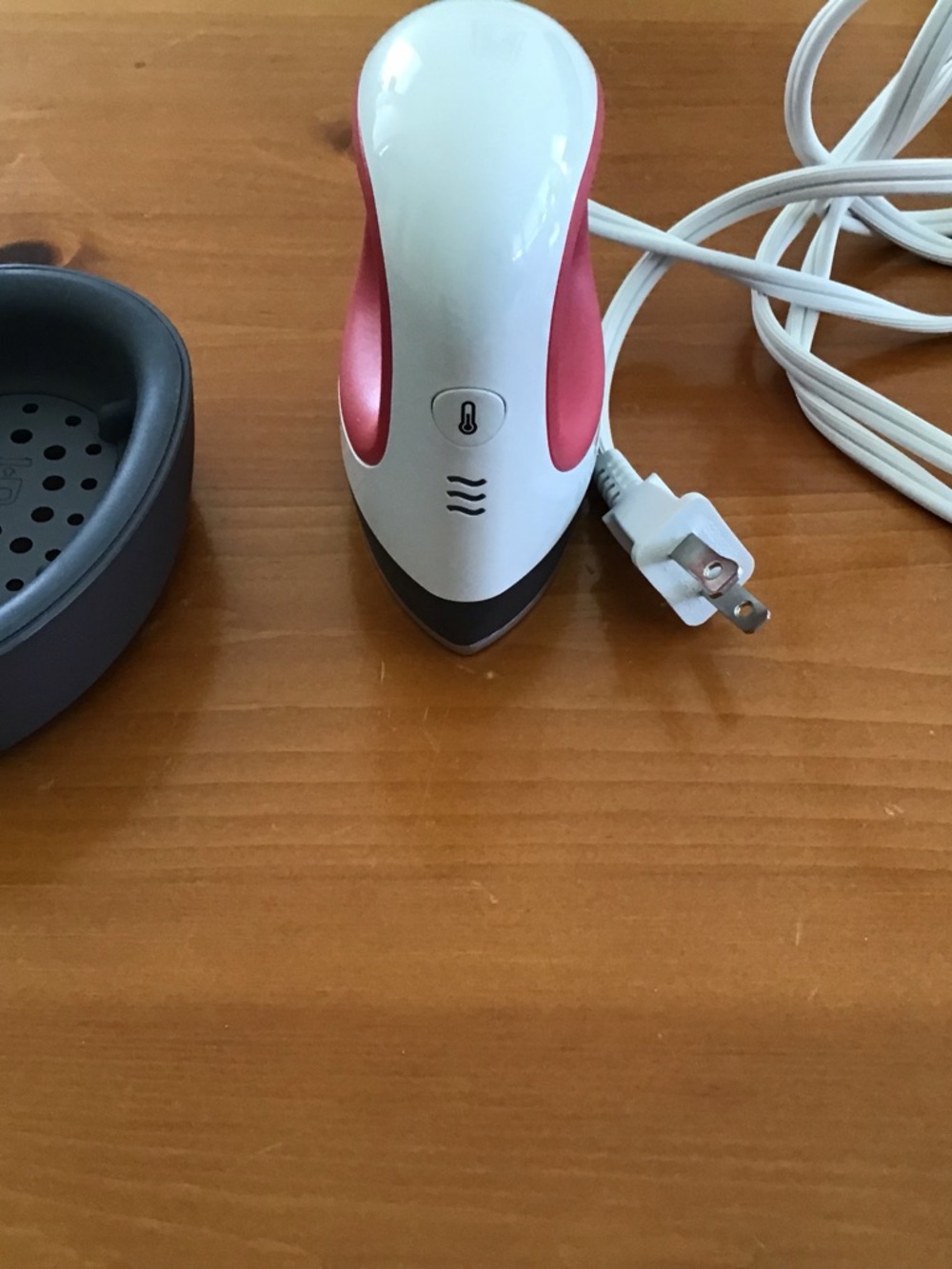 Cricut EasyPress Mini in White and Pink - Picture 6 of 8